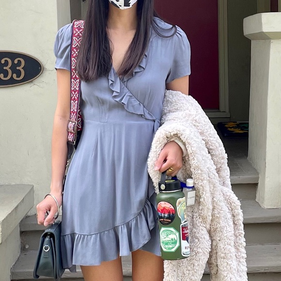 ARITZIA SUNDAY BEST wrap dress🤍 - Picture 3 of 3